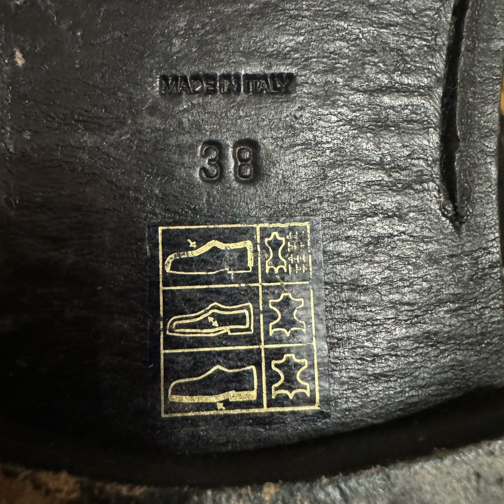 Burberry suede boot ๐ - Picture 4 of 11